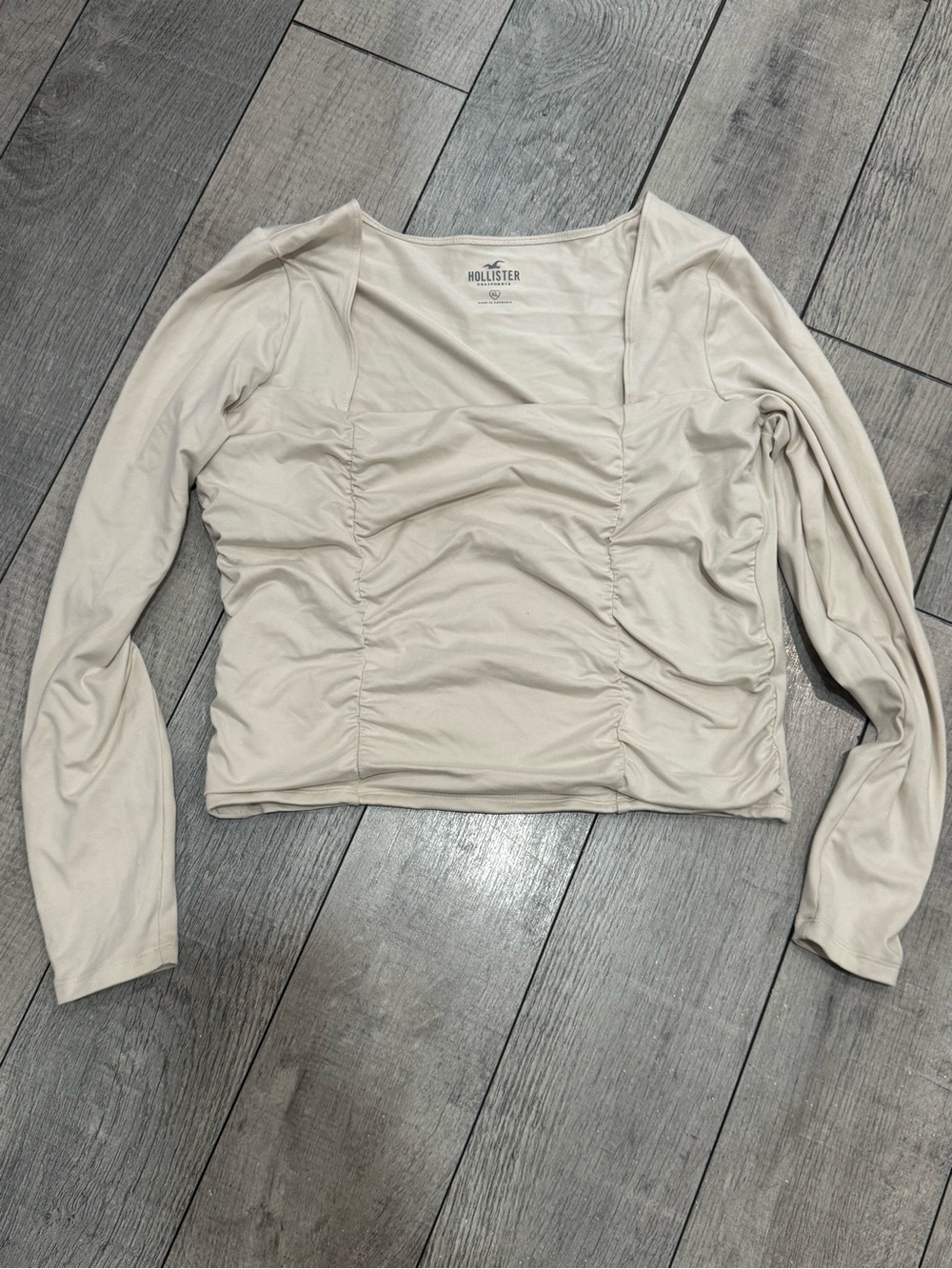 Hollister Cream Ruched Scoop Neck Long Sleeve Top
